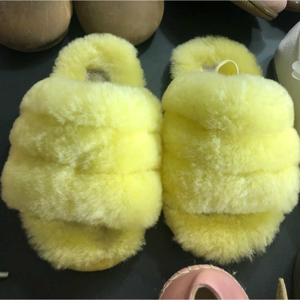 Kids Ugg fuzzy slides yellow size 7c